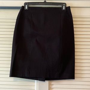 Black Banana Republic Pencil Skirt, sz 2. Flexible material.